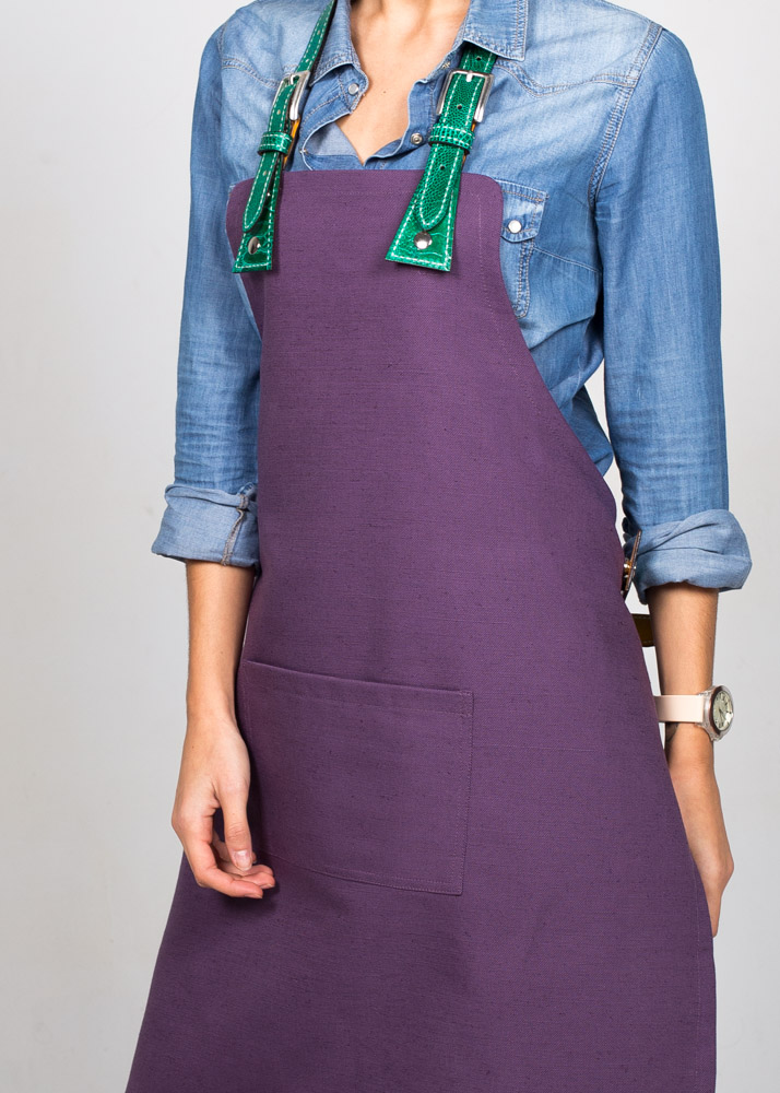 Apron with a lavender colour linen body and green ostrich leg skin straps, Classic model.