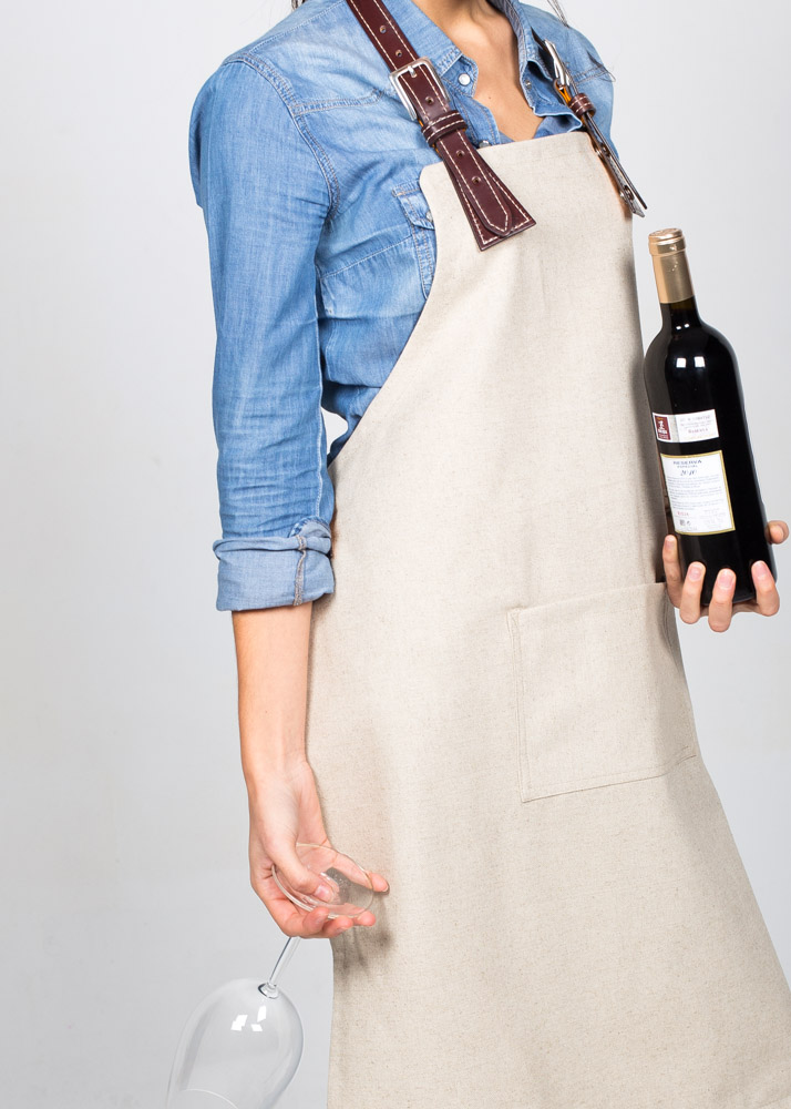 Apron with natural colour linen body and Burgundi Cordovan Straps, Classic model.