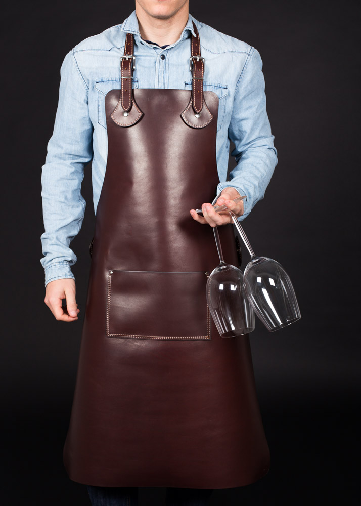 Apron with greased calf leather body, chocolate colour, with matching straps made from the same leather, Zahon model.